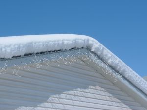 986854_snow_and_ice_on_the_roof.jpg