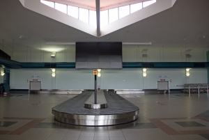 bagage-belt-in-ayers-rock-airport-1444066-m.jpg
