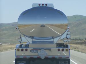 tanker-truck-reflection-395160-m.jpg